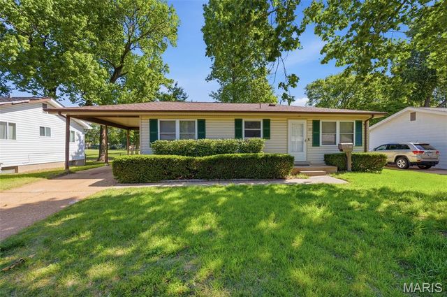 809 Lightwood Drive, Hazelwood, MO 63042