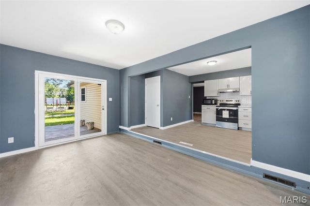 809 Lightwood Drive, Hazelwood, MO 63042