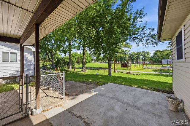 809 Lightwood Drive, Hazelwood, MO 63042