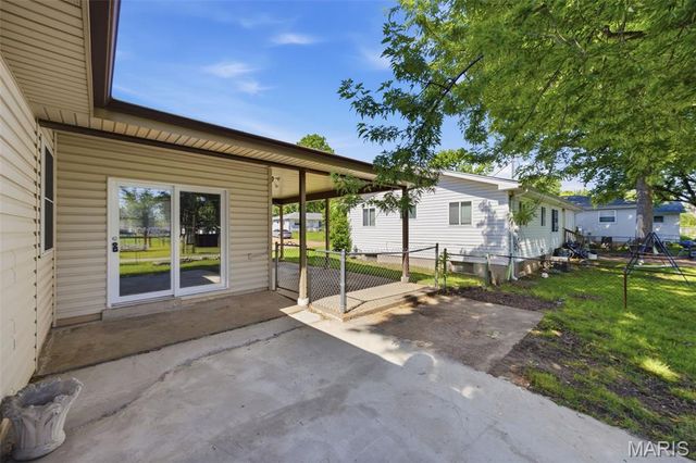 809 Lightwood Drive, Hazelwood, MO 63042