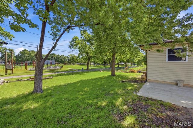 809 Lightwood Drive, Hazelwood, MO 63042