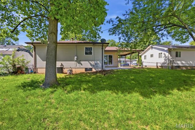 809 Lightwood Drive, Hazelwood, MO 63042