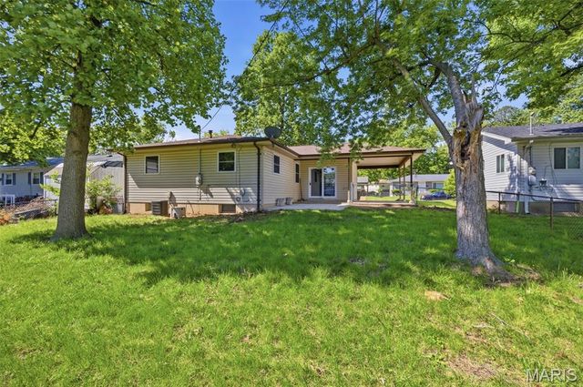 809 Lightwood Drive, Hazelwood, MO 63042