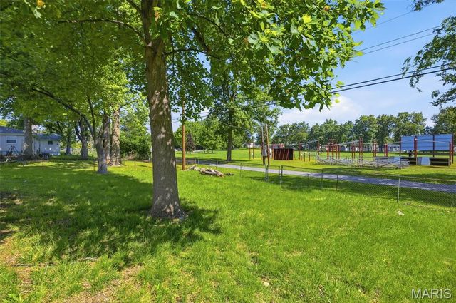 809 Lightwood Drive, Hazelwood, MO 63042
