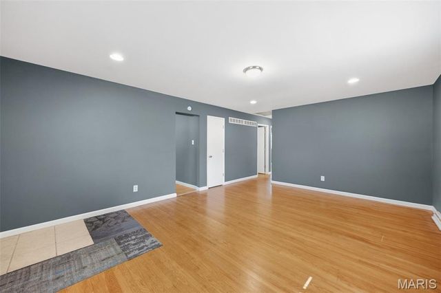 809 Lightwood Drive, Hazelwood, MO 63042