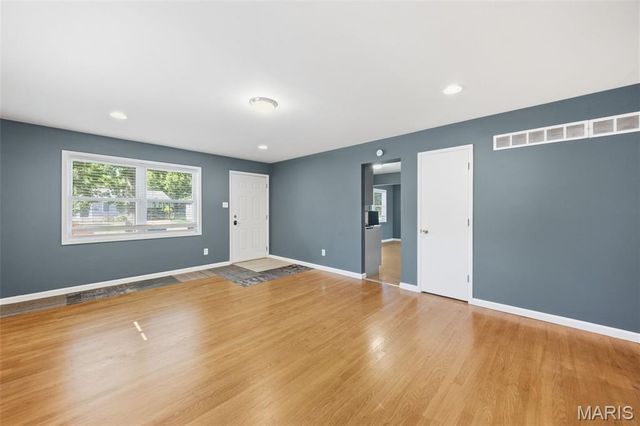809 Lightwood Drive, Hazelwood, MO 63042