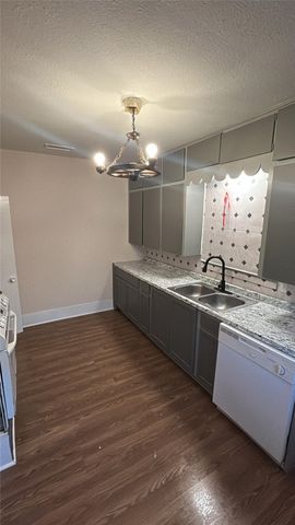 1038 E Maddox Avenue, Fort Worth, TX 76104