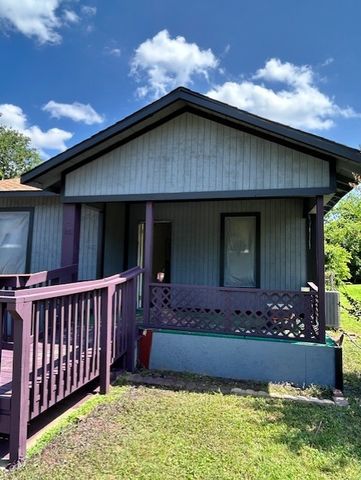 1038 E Maddox Avenue, Fort Worth, TX 76104