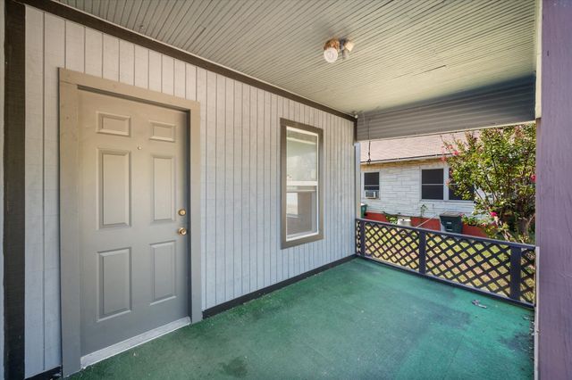 1038 E Maddox Avenue, Fort Worth, TX 76104