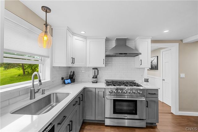 30 Allman Pl, New Hartford, NY 13413
