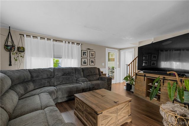 30 Allman Pl, New Hartford, NY 13413