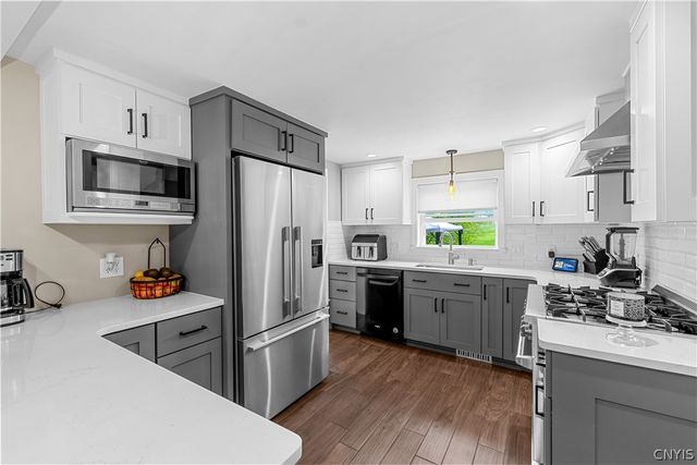 30 Allman Pl, New Hartford, NY 13413