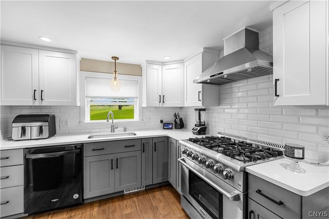 30 Allman Pl, New Hartford, NY 13413