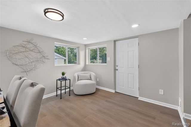 22116 W Brandon Street, Farmington, MI 48336