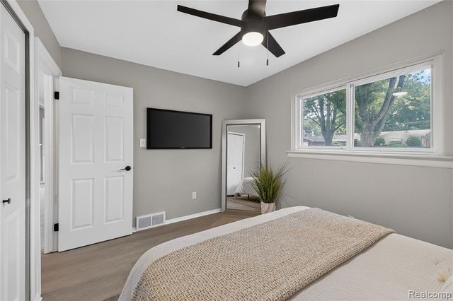 22116 W Brandon Street, Farmington, MI 48336