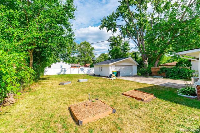 22116 W Brandon Street, Farmington, MI 48336