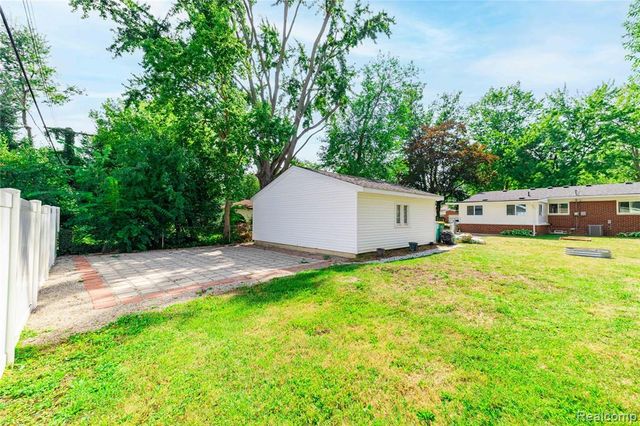 22116 W Brandon Street, Farmington, MI 48336