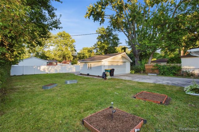 22116 W Brandon Street, Farmington, MI 48336