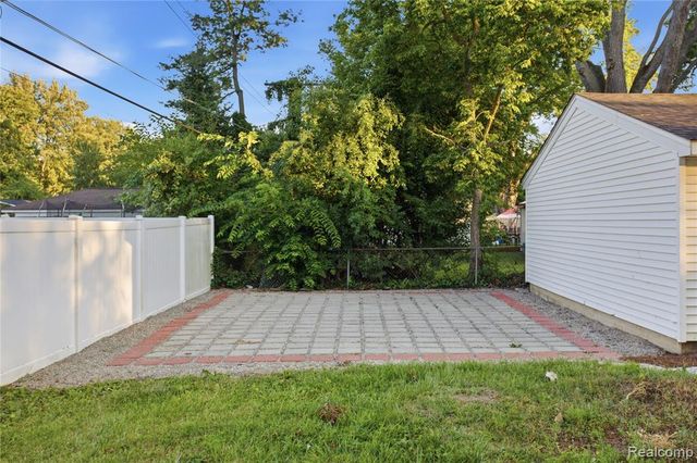 22116 W Brandon Street, Farmington, MI 48336