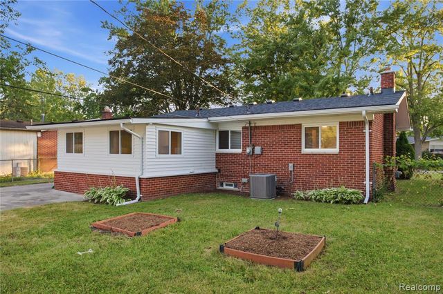 22116 W Brandon Street, Farmington, MI 48336