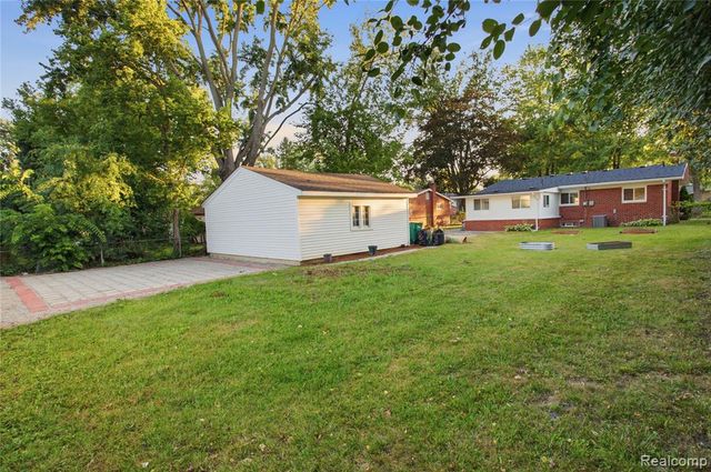 22116 W Brandon Street, Farmington, MI 48336