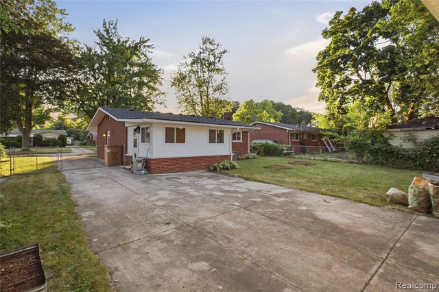 22116 W Brandon Street, Farmington, MI 48336