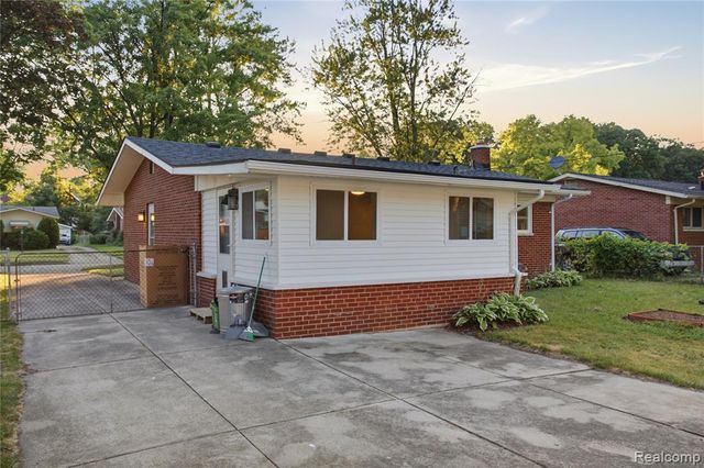 22116 W Brandon Street, Farmington, MI 48336