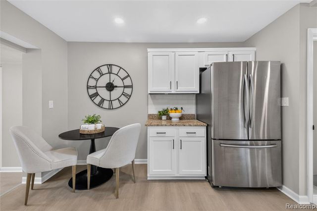 22116 W Brandon Street, Farmington, MI 48336