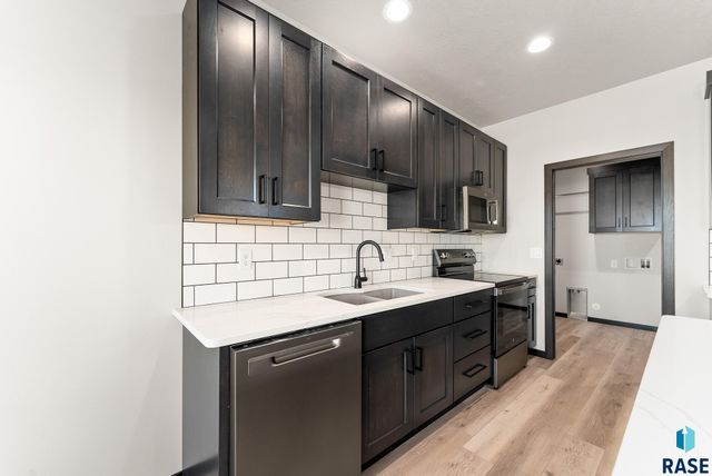 1230 N Titan St Street, Tea, SD 57064