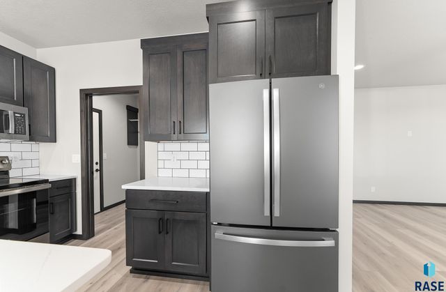 1230 N Titan St Street, Tea, SD 57064