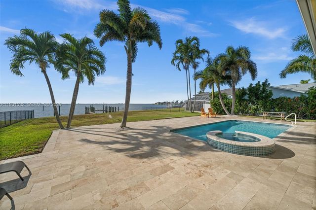 264 Bayshore Drive, Cape Coral, FL 33904