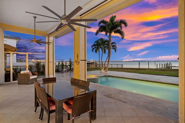 264 Bayshore Drive, Cape Coral, FL 33904