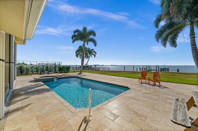 264 Bayshore Drive, Cape Coral, FL 33904