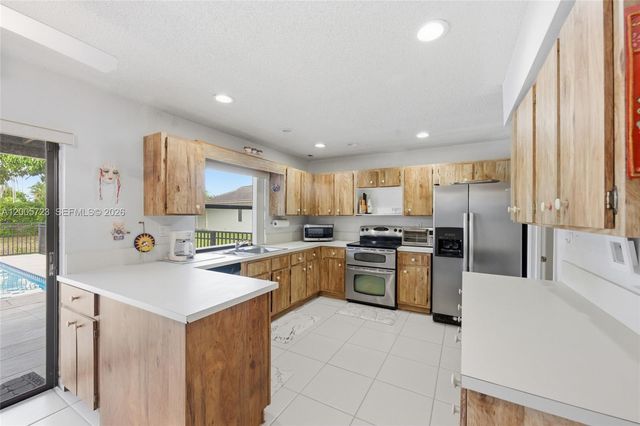 120 NW 84th Way, Coral Springs, FL 33071