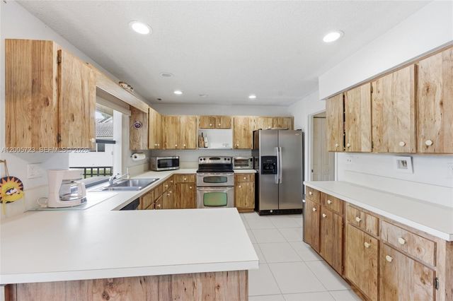 120 NW 84th Way, Coral Springs, FL 33071