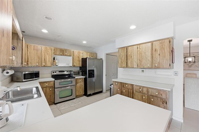 120 NW 84th Way, Coral Springs, FL 33071