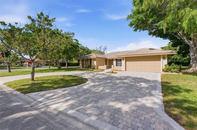 120 NW 84th Way, Coral Springs, FL 33071