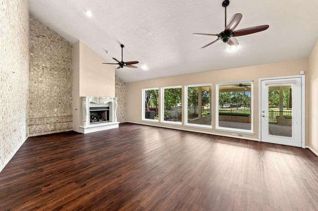 20 Golfview Manor Road, Huntsville, TX 77340