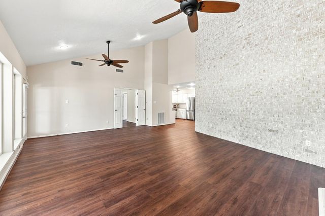 20 Golfview Manor Road, Huntsville, TX 77340