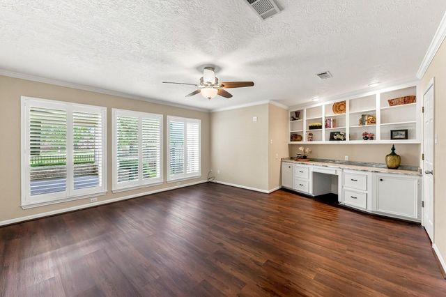 20 Golfview Manor Road, Huntsville, TX 77340
