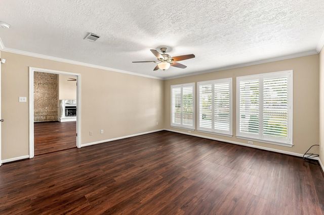 20 Golfview Manor Road, Huntsville, TX 77340