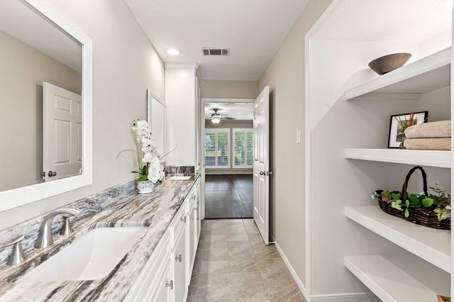 20 Golfview Manor Road, Huntsville, TX 77340