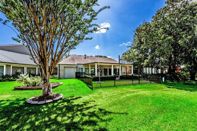 20 Golfview Manor Road, Huntsville, TX 77340