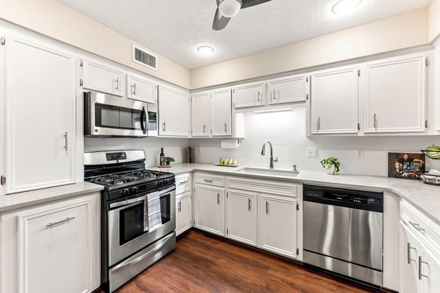 20 Golfview Manor Road, Huntsville, TX 77340