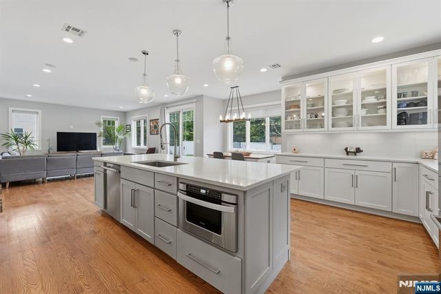95 Mezzine Drive, Cresskill, NJ 07626