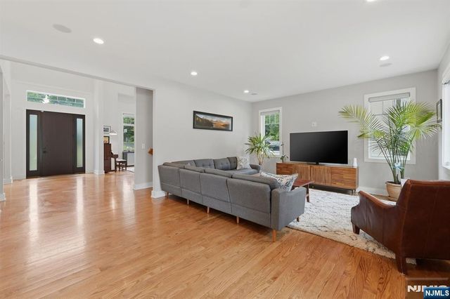 95 Mezzine Drive, Cresskill, NJ 07626