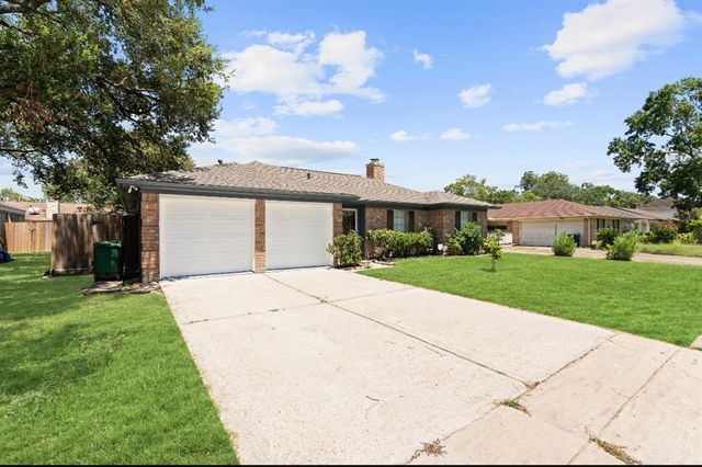 815 Pebbleshire Drive, Houston, TX 77062