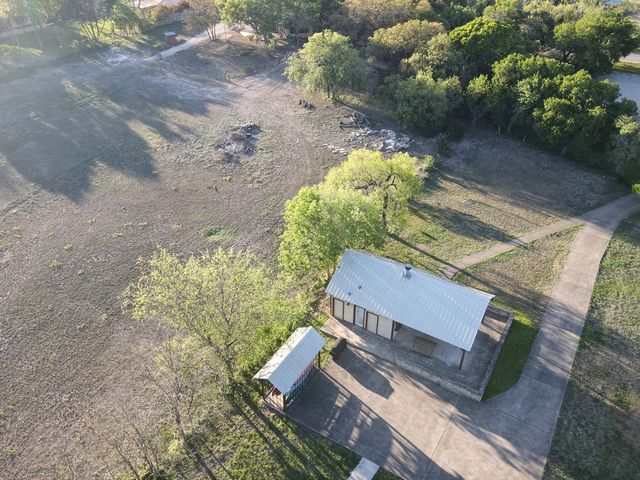 215 Oakhampton Trail, Ingram, TX 78025