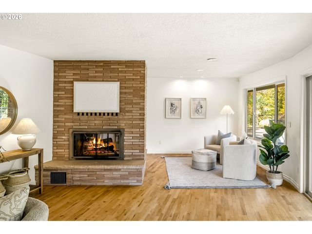 17907 S EDGEWOOD Ln, Oregon City, OR 97045