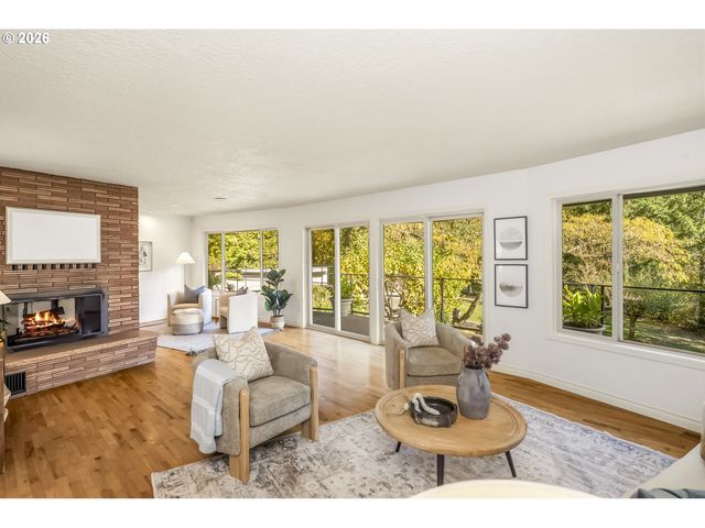 17907 S EDGEWOOD Ln, Oregon City, OR 97045